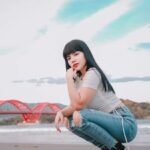 Cekricek.id - Penampilan Dinar Candy dianggap netizen terlalu seksi ditambah lagi karena efek fotonya yang terlalu wow saat di Jayapura