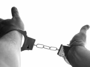 Cekricek.id - Sebagai seorang muslim sangat wajib untuk mewaspadai diri agar tidak tergelincir dalam godaan setan, begini caranya