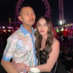 Cekricek.id - Netizen berharap agar Elina Joerg segera dinikahi oleh kekasihnya. Karena dirinya kemana-mana selalu bersama kekasihnya