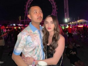 Cekricek.id - Netizen berharap agar Elina Joerg segera dinikahi oleh kekasihnya. Karena dirinya kemana-mana selalu bersama kekasihnya
