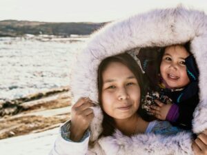 Cekricek.id - Bagi Suku Eskimo ada salah satu tradisi yang begitu unik yaitu saling berbagi istri. Tetapi hal tersebut tidak menimbulkan kontroversi