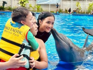 Cekricek.id - Belum lama ini diketahui jika keluarga Fuji menghabiskan waktu liburan ke pulau Bali.