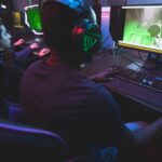 Cekricek.id - Sejumlah istri atau ibu-ibu sering mengeluhkan suaminya yang begitu hobi bermain game atau merokok, begini cara menasihatinya