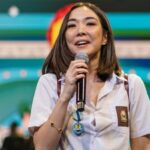 Cekricek.id - Penyanyi cantik Gisella Anastasia dinasihati netizen dari segi pakaian. Terutama kenakan seragam SMA dengan kancing atas terbuka