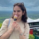 Cekricek.id - Hana Hanifah sering melakukan sejumlah pemotretan dalam dan luar ruangan. Tetapi yang paling menarik adalah senyuman manisnya