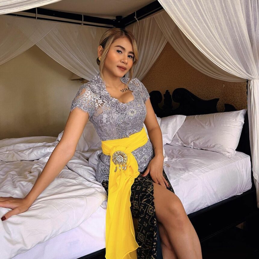 Inti Pesona Kartika Wijaksana, Istri Uus yang Selalu Tampil Cantik "Menggoda"