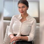 Cekricek.id - Penampilan DJ Katty Butterfly dipuji jadi jauh lebih seksi serta berkelas. Ketika mengenakan sebuah kemeja putih yang lebih tertutup