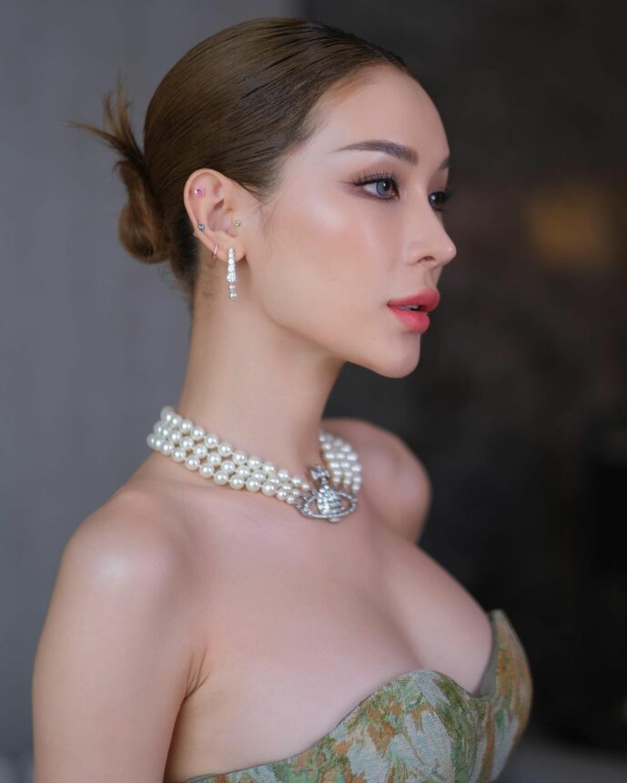 Transgender Tercantik di Dunia - Jiratchaya Mo dari Thailand adalah model cantik yang memenangkan Miss Tiffany's Universe dan Miss International Queen, kontes kecantikan internasional untuk wanita transgender.