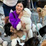 Cekricek.id - Wajah cantik dari Naysila Mirdad dianggap netizen tidak kalah lebih menggemaskan. Terlebih dikerubuti oleh banyaknya anjing lucu