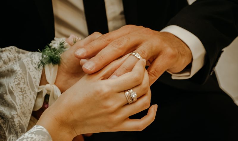 Cekricek.id - Netizen dibuat benar-benar syok ketika mendengar kabar viral berkaitan dengan permintaan dispensasi nikah diajukan ratusan pelajar.