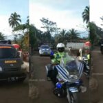 Cekricek.id - Kembali sebuah konsep pernikahan massal dengan konsep unik terjadi di sebuah pesantren. Mempelai mirip seperti tahanan