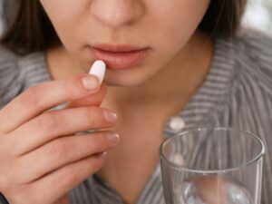 Cekricek.id - Banyak orang memutuskan untuk melakukan tindakan aborsi karena berbagai pertimbangan. Termasuk mengkonsumsi obat aborsi.
