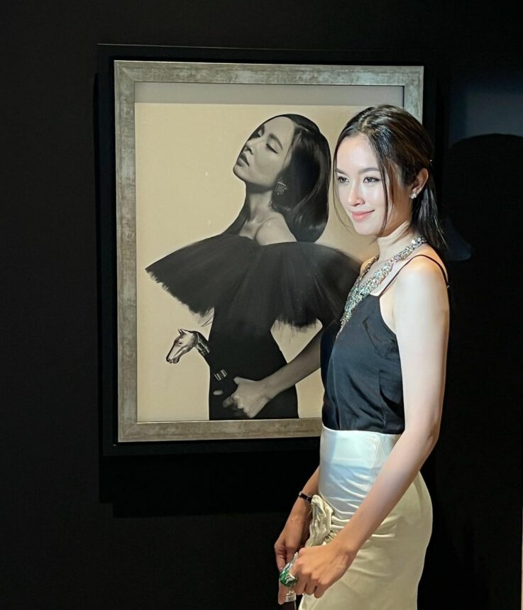 Transgender Tercantik di Dunia - Treechada Poyd dari Thailand adalah transgender tercantik pertama yang berhasil menikah dengan seorang pria kaya raya. Dia juga seorang aktris yang menjadi panutan banyak transgender di Thailand.