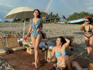 Cekricek.id - Rachel Vennya memamerkan bentuk tubuh aduhainya dengan mengenakan sebuah swimsuit, dinilai mementingkan diri sendiri