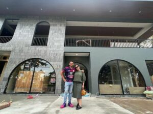 Cekricek.id - Gelar Sultan Andara tampaknya sangat patut disandang oleh Raffi Ahmad. Usai rumah mewah kini bangun restoran untuk mamanya