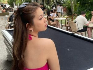 Cekricek.id - Lagi-lagi artis cantik Rebecca Klopper mendapat pujian banyak dari sejumlah netizen. Gaya nengok kecilnya cantik parah