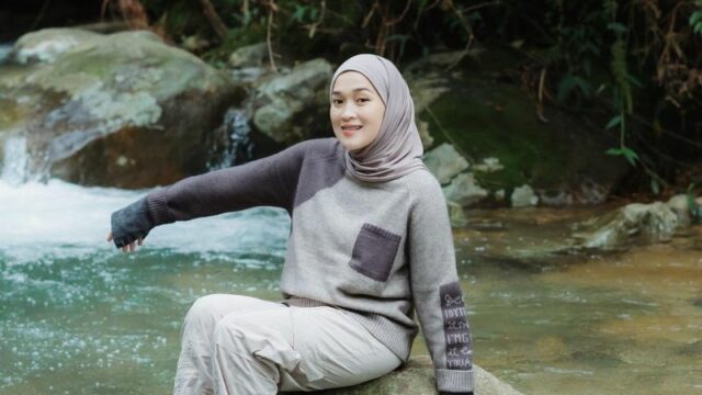 Cekricek.id - Ririe Fairuz ternyata merasa insecure ketika melihat banyaknya saingan di mana-mana berkaitan dengan jodoh dan masa depan
