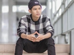 Cekricek.id - Mantan penyanyi cilik Tegar Septian dengan terang-terangan mengungkapkan telah dibohongi oleh sang istri. Tentang status anaknya