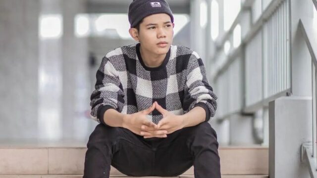 Cekricek.id - Mantan penyanyi cilik Tegar Septian dengan terang-terangan mengungkapkan telah dibohongi oleh sang istri. Tentang status anaknya