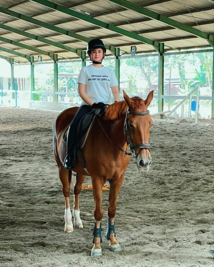 Intip 4 Pesona Tissa Biani yang Selalu Bikin Pangling, Pantas Dul Jaelani Gak Berpaling