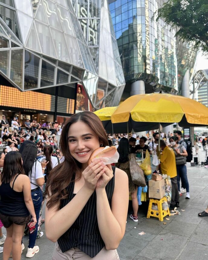 Inti Potret Syifa Hadju Makin Bening Saat di Singapura, Padahal Outfitnya Sederhana