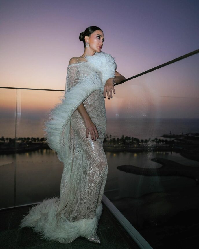 Pemandangan Indah Serasi Dengan Gaunnya, Luna Maya Disebut Tambahkan Formalin Pada Parasnya
