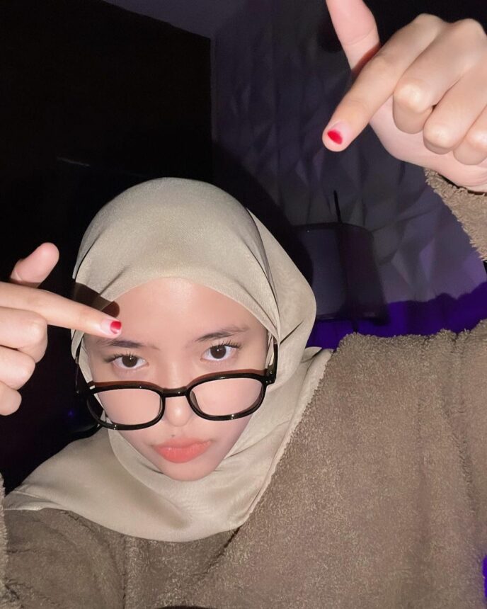 Intip Pose Nissa Sabyan dengan Gaya Alim dan Anak Tongkrongan, Auranya Jadi Beda