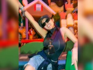 Cekricek.id - Pesona Wika Salim dianggap tetap tidak berubah padahal fotonya tampak goyang. Karena difotoin oleh sang keponakan