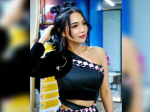 Cekricek.id - Tidak hanya bisa tampil seksi, tetapi Wika Salim juga bisa tampak begitu gemoy alias menggemaskan dengan dandanan korea