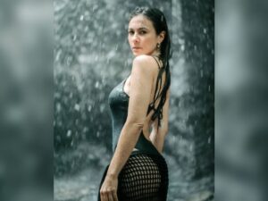 Cekricek.id - Berbagai pujian kembali didapatkan oleh Wulan Guritno saat liburan. Karena dianggap seperti sosok bidadari saat mandi di air terjun.