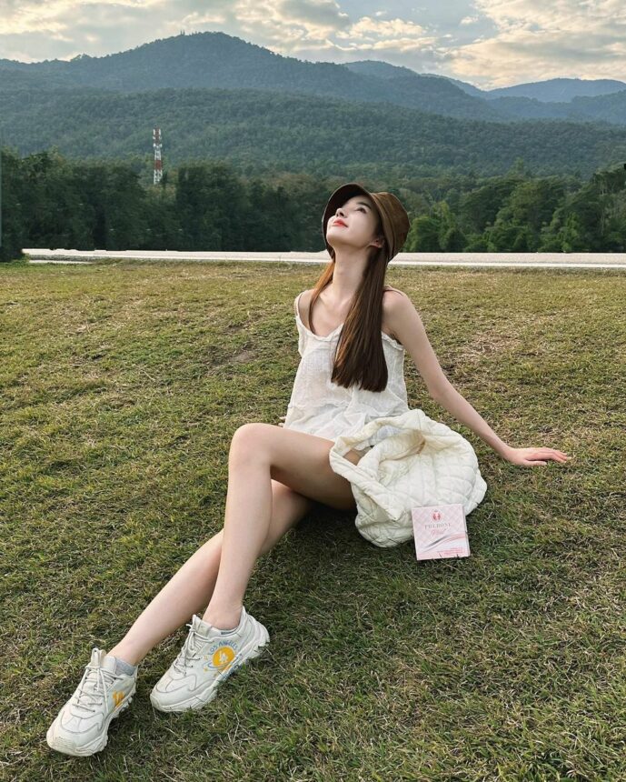 Transgender tercantik di dunia - Rinrada Yoshi dari Thailand adalah seorang aktris yang disebut-sebut memiliki wajah seperti boneka dan memiliki hampir satu juta pengikut di Instagram.
