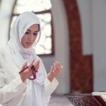 Doa yang diminta kepada Allah akan dikabulkan dalam 3 waktu, inilah tiga waktu Allah mengabulkan doa hambanya menurut ustaz Hilman Fauzi.