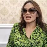 Bunda Corla mengamuk saat netizen bertanya padanya soal pernikahan, bunda Corla tampaknya tidak mau mambahas soal pernikahan.