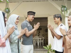 Benarkah Silaturahmi Dapat Memperpanjang Usia?