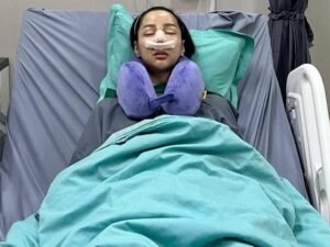 Lucinta Luna membagikan potrenya yang baru selesai melakukan operasi plastik di wajahnya untuk yang kesekian kalinya, Minggu (05/02/2023).