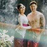 Millen Cyrus mengunggah beberapa foto mesranya dengan seorang pria tampan di Bali, mereka pun malah didoakan berjodoh karena dinilai cocok.