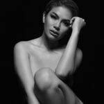 Nikta Mirzani hebohkan jagat maya dengan unggahan di laman Instagram pribadinya yang tidak mengenakan pakaian sehelai pun.