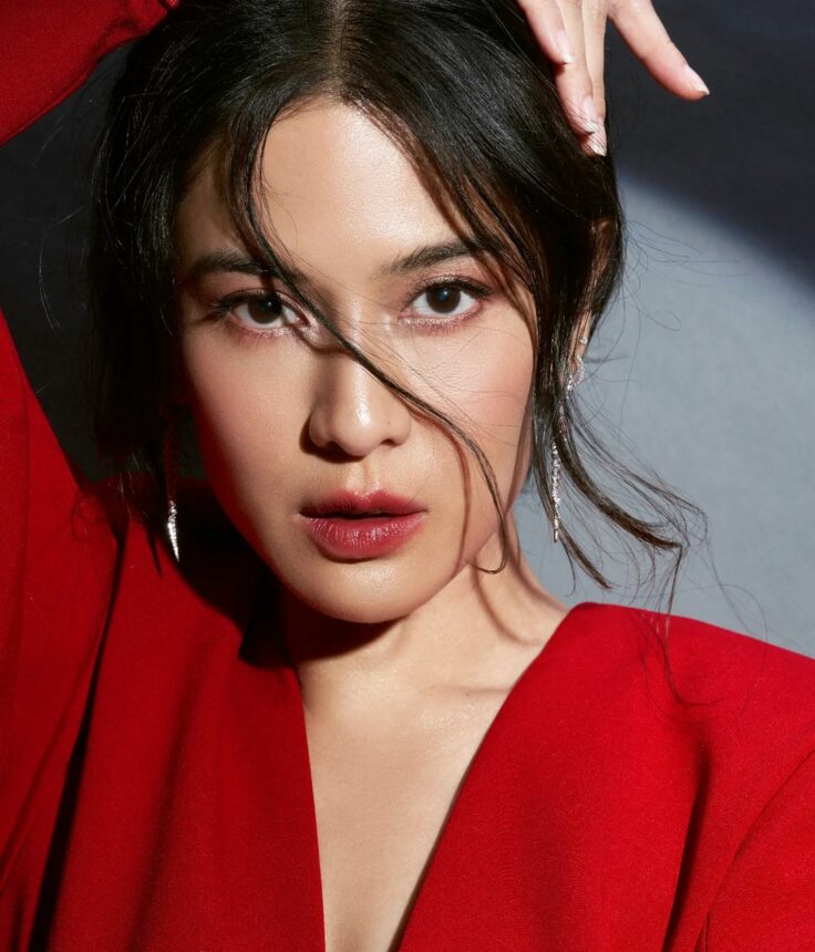 Senyuman Indah Dian Sastro Pegang Kuda, Disamakan Mirip Kate Middleton 2 Lampiran Gambar
