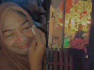Cekricek.id – Jodoh memang tak akan kemana, namun ada kalanya ketika seseorang sudah menjalin kasih begitu lama harus berujung kandas di tengah jalan. Banyak ungkapan yang sesuai seperti “menjada jodoh orang” untuk para pasangan yang sudah lama berpacaran tapi malah nikahnya sama orang lain.