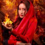 Cekricek.id – Natasha Wilona terlihat begitu misterius di balik setelan busana ala dewi api lengkap sengan semburan si jago merah yang dia kobarkan lewat kedua tangannya. Itu adalah konsep pemotretan terbaru yang dia jalani dan diunggah di media sosial.