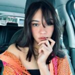 Cekricek.id – Lama tak muncul di layar kaca, Nana Mirdad agaknya tak pernah terlupakan dari ingatan penggemarnya. Netizen selalu tahu perkembangan artis cantik yang dikenal memiliki wajah yang awet muda tersebut. Apalagi ketika dia mencoba potongan rambut baru yang membuatnya semakin tak terlihat seperti usianya yang sebernarnya.