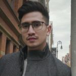 Cekricek.id – Verrell Bramasta terlihat semakin maco setelah memutuskan berkarier di dunia politik. Pada beberapa unggahan terbaru media sosialnya, dia tampil dengan brewok tipis yang menghiasi area sekitar dagu, tak ketinggalan kumis yang tumbuh dengan rapi di antara mulut dan hidung.