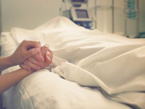 Cekricek.id - Ketika membayangkan saat-saat terakhir kita sebelum menghadapi kematian, mungkin sedikit terbayang kira-kira apa yang mungkin akan kita katakan kepada orang yang dicintai. Selain itu, pertanyaan tentang apa yang akan dirasakan secara fisik pada saat itu mungkin juga menghiasi isi pikiran kita.