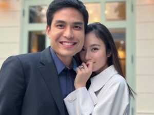 Cekricek.id – Nong Poy adalah transgender yang dijuluki paling cantik di negara Thailand. Dia berhasil mengejutkan warganet baru-baru ini dengan kabar lamarannya, Ada seorang konglomerat kaya raya yang telah melamar dirinya dengan cincin berlian.