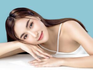 Cekricek.id – Untuk memiliki kulit glowing dan bercahaya bisa dimulai dengan memberikannya nutrisi yang tepat. Produk perawatan kulit hanya bisa memperbaiki kulit dari luar. Sementara untuk kesehatan dari dalam kamu perlu mengonsumsi makanan mengandung vitamin dan mineral utama seperti buah-buahan.