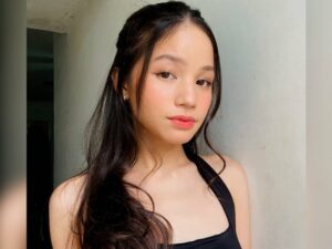Cekricek.id – Bella Graceva adalah salah satu personel girl group Winxs asal Indonesia yang sempat populer  pada tahun 2012 lalu. Tidak hanya bernyanyi, dia dan anggota lainnya juga pernah terjun ke dunia akting dengan membintangi sinetron. Sejak grup itu bubar, namanya sudah mulai jarang terdengar.