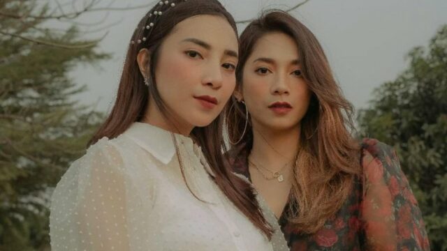 Cekricek.id – Banyak yang mempertanyakan, apakah Nadya Shakira itu memiliki hubungan darah dengan aktris Dinda Kirana? Pasalnya, kedua artis cantik itu memiliki bentuk wajah yang begitu mirip. Bahkan ketika mereka berada dalam satu frame, orang-orang akan dibuat kesulitan untuk membedakannya.