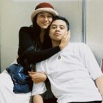 Cekricek.id – Sitha Marino adalah adik perempuan Putri Marion yang memiliki wajah yang sangat mirip dengannya. Jika melihat sekilas, penampakan wajahnya memang bisa menipu sampai-sampai ada yang mengira dia adalah sang kakak. Dia juga merupakan seorang aktris yang memulai debut akting sejak tahun 2020.