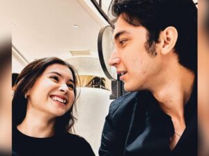 Cekricek.id – Junior Roberts dengan kekasih barunya, Sandrinna Michelle tampak kembali mengumbar kebersamaan lewat unggahan di media sosial. Sambil merayakan valentine, aktor tampan itu membagikan sejumlah foto dengan kata-kata romantis yang menyertai.