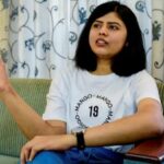 Cekricek.id - Shreya Siddanagowder adalah perempuan pertama di dunia yang mendapatkan donor tangan dari laki-laki. Meski ukuran dan bentuk tangannya jauh berbeda dengan tangan aslinya, namun operasi pendonoran anggota tubuh tersebut berhasil dilakukan.